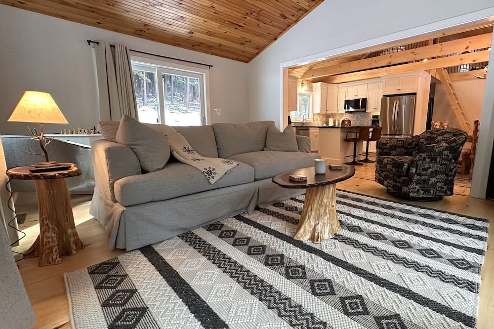 Lake Luzerne Cabin | Secluded Cabin in Lake Luzerne
