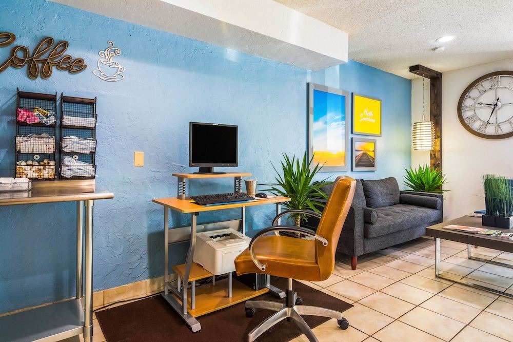 Photo of Livingroom in Northwest Raleigh