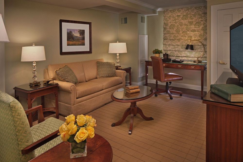 Photo of Livingroom in Amherst Center