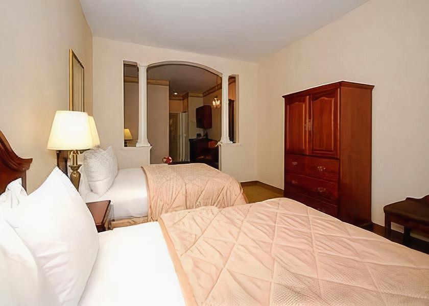 Photo of Bedroom in Castleton-on-Hudson