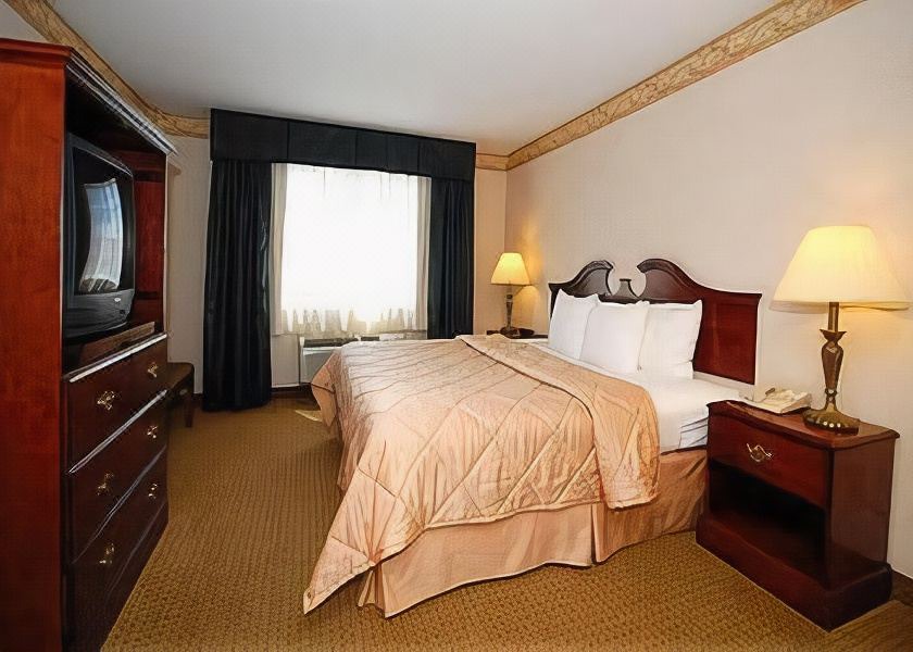 Photo of Bedroom in Castleton-on-Hudson