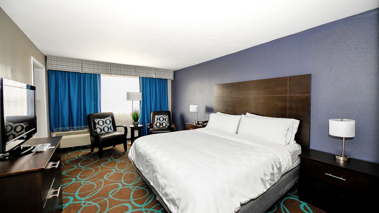Photo of Bedroom in Downtown Niagara Falls