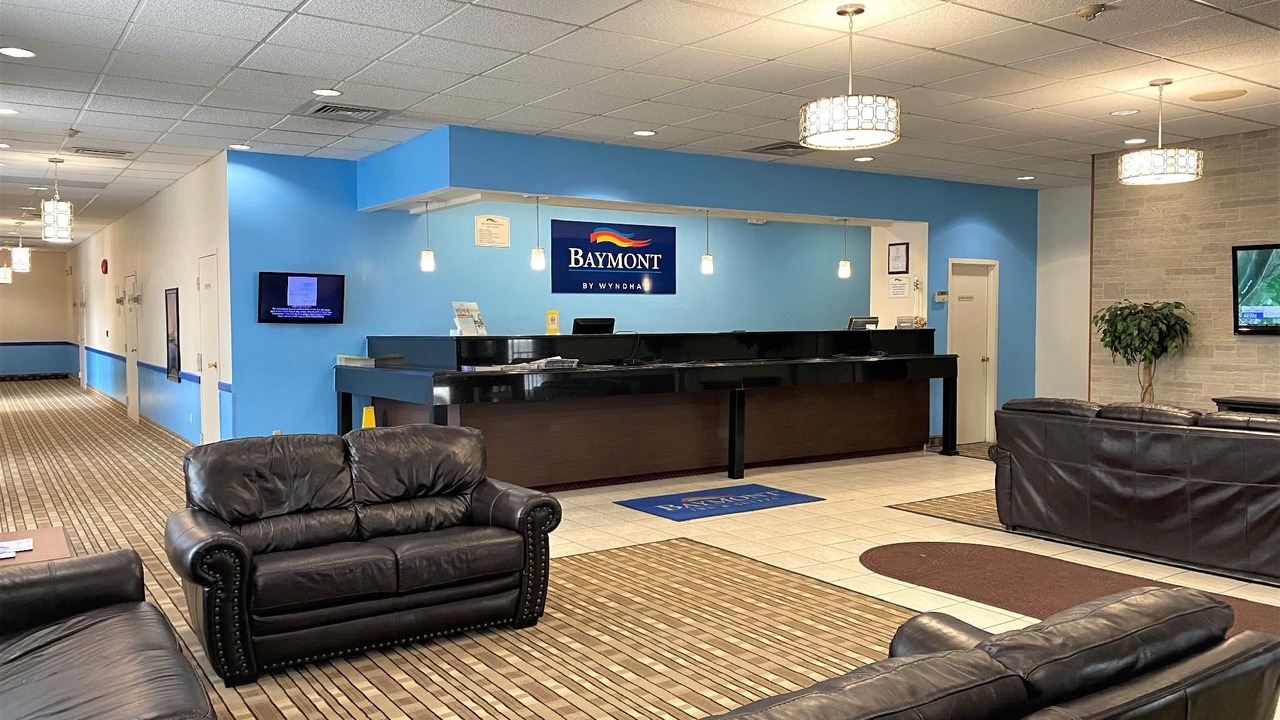 Photo of Livingroom in Queensbury