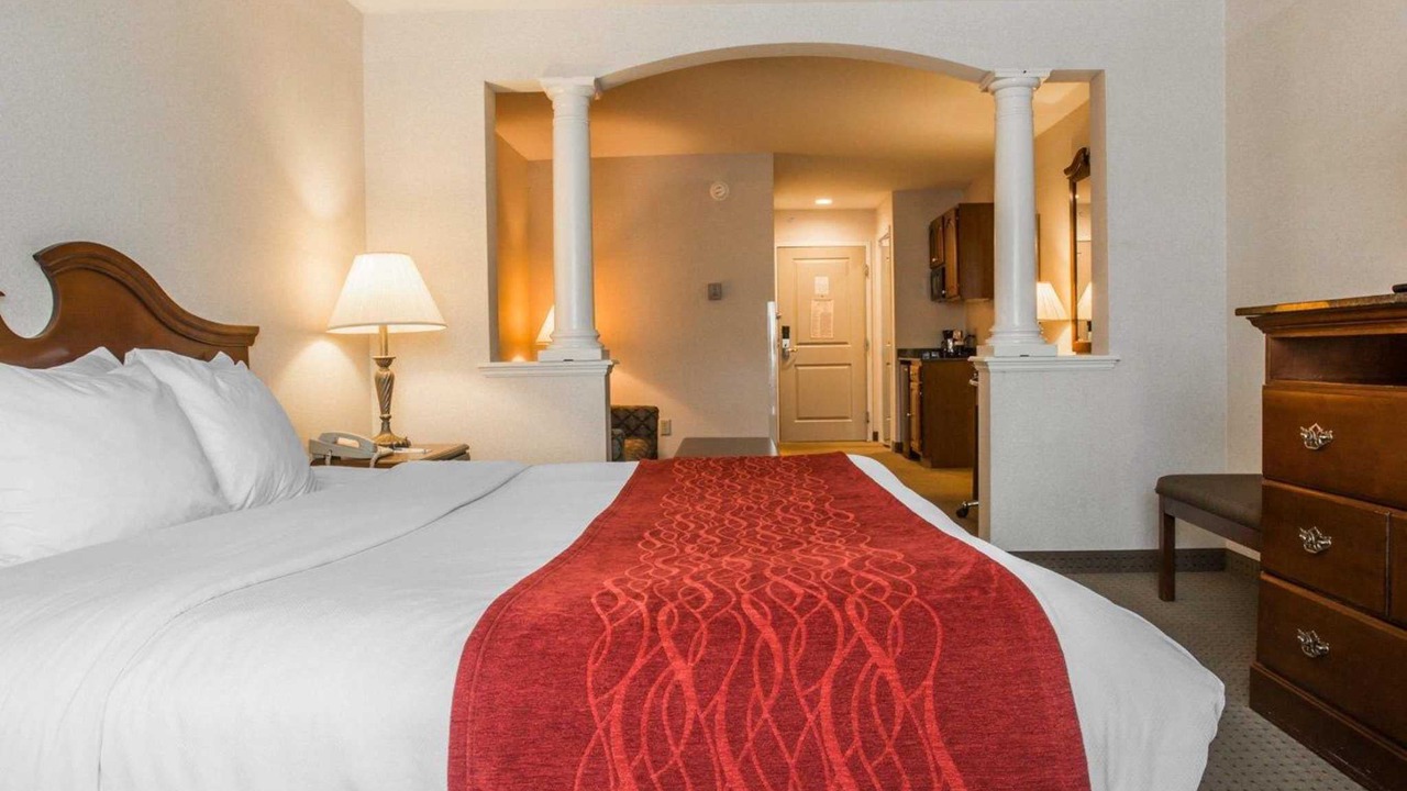 Photo of Bedroom in Castleton-on-Hudson