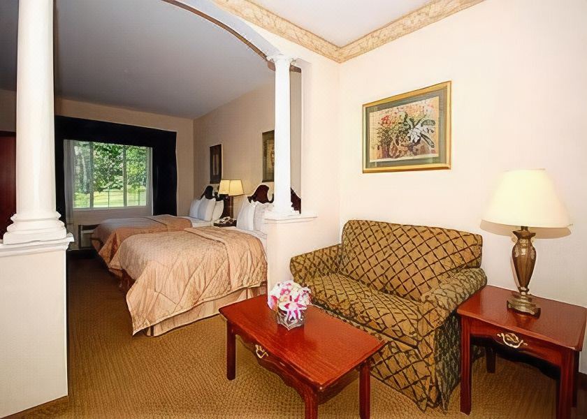 Photo of Livingroom in Castleton-on-Hudson