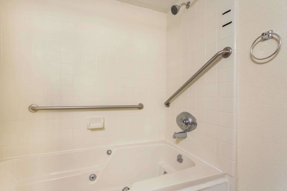 Photo of Bathroom in Lightfoot