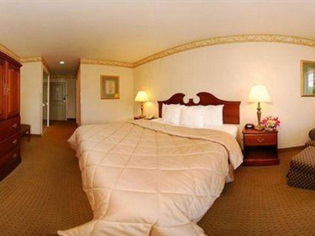 Photo of Bedroom in Castleton-on-Hudson