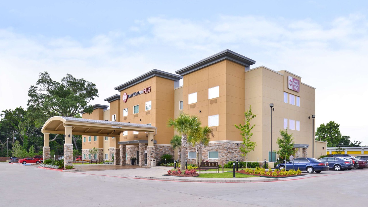 Photo of Buildings in Lake Jackson