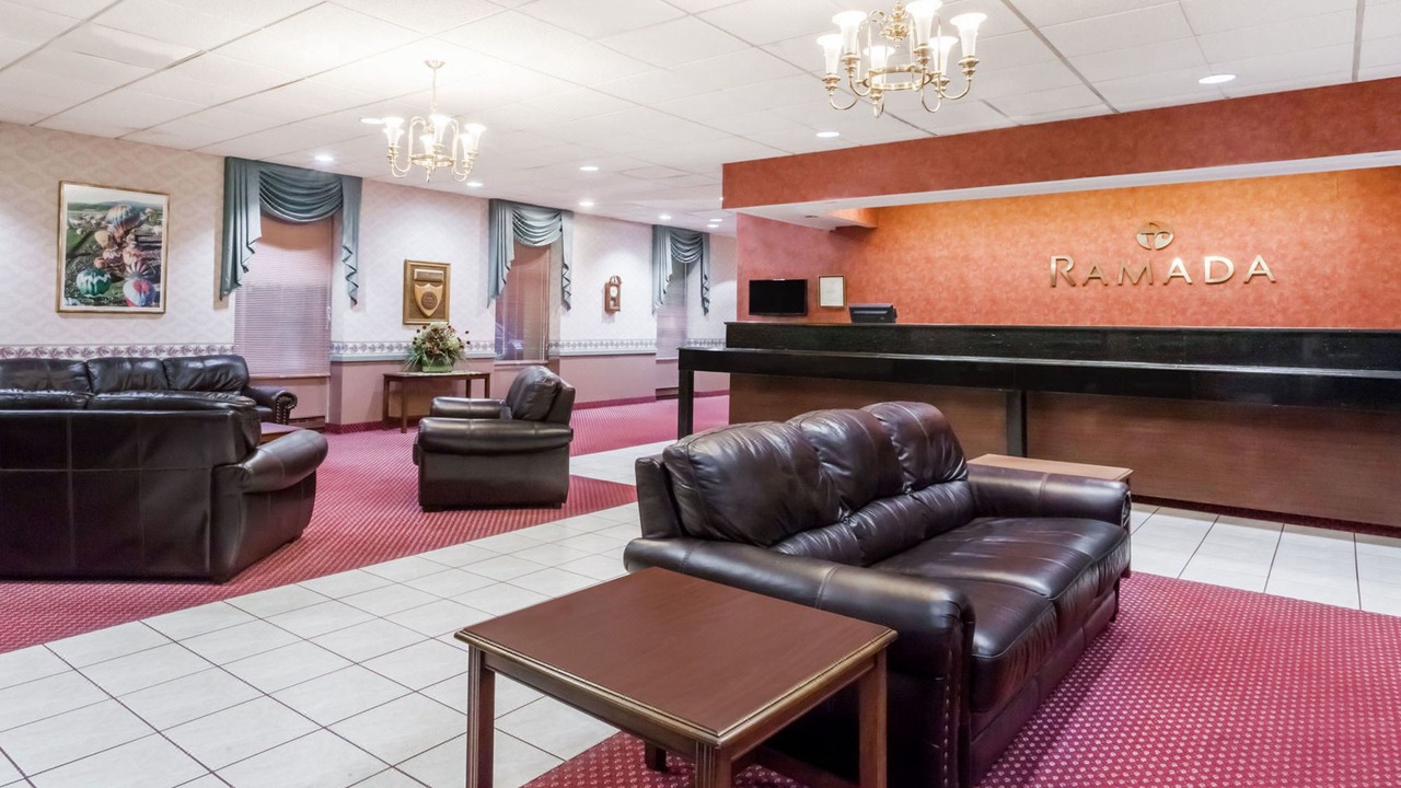 Photo of Livingroom in Queensbury