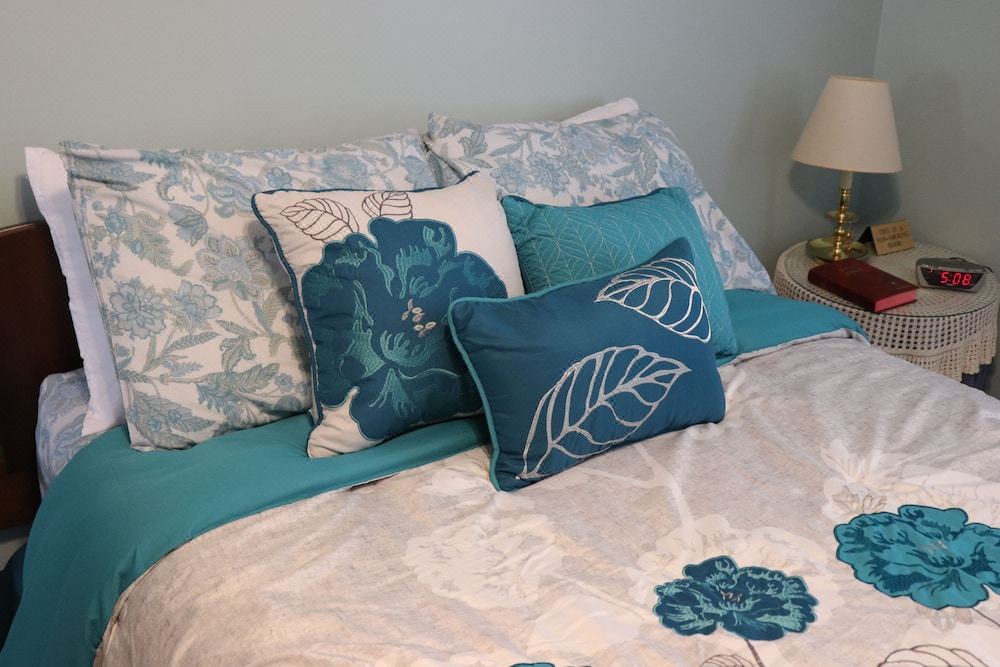 Photo of Bedroom in Roscoe