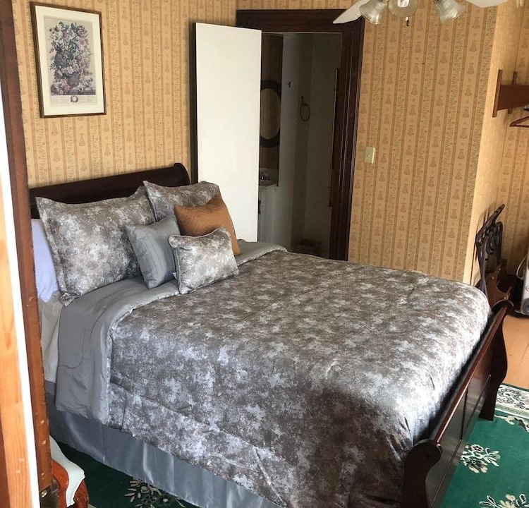 Photo of Bedroom in Roscoe