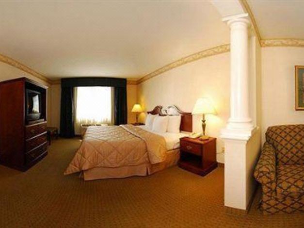 Photo of Bedroom in Castleton-on-Hudson