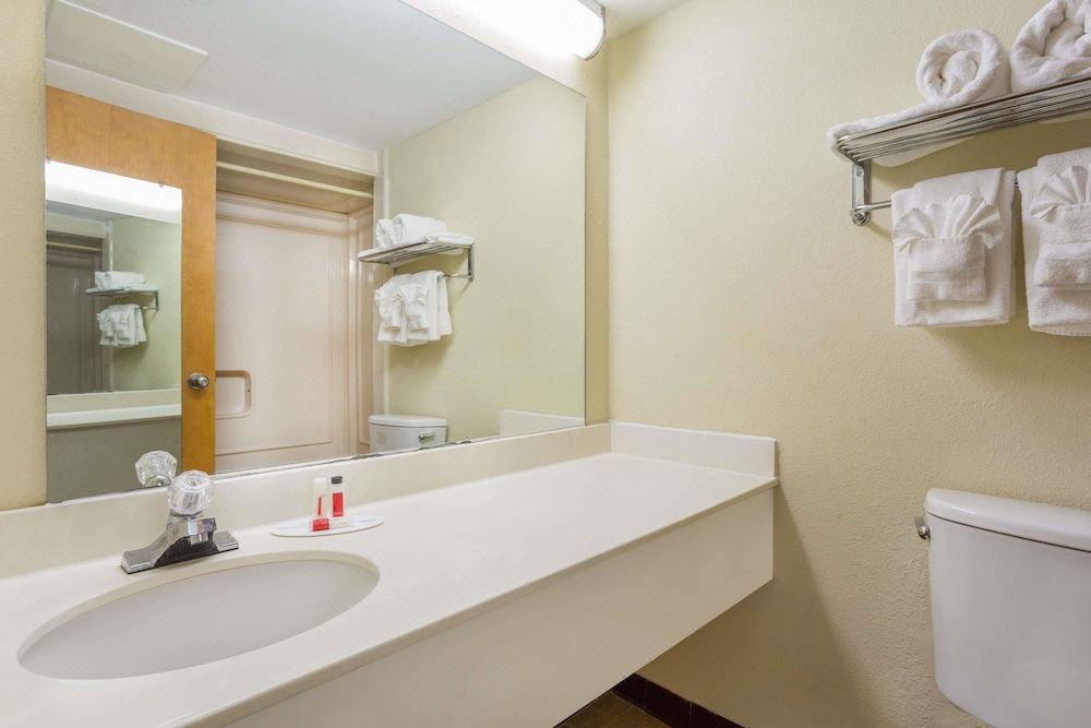 Photo of Bathroom in Lightfoot