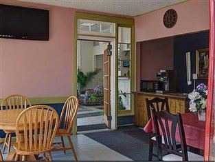 Photo of Livingroom in Riverhead