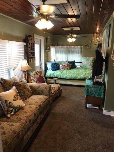 Photo of Livingroom in Bacliff