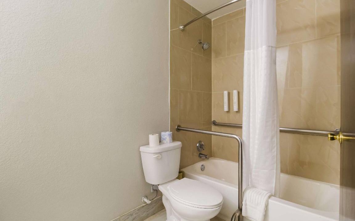 Photo of Bathroom in Lake Jackson