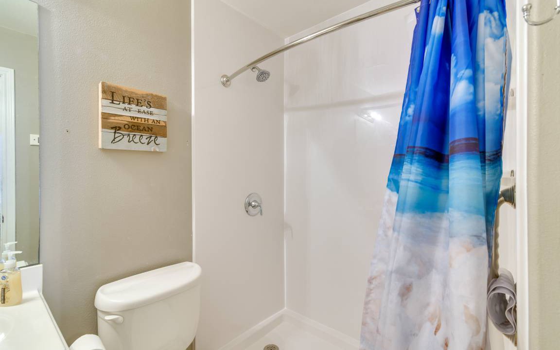 Photo of Bathroom in Pirates Beach