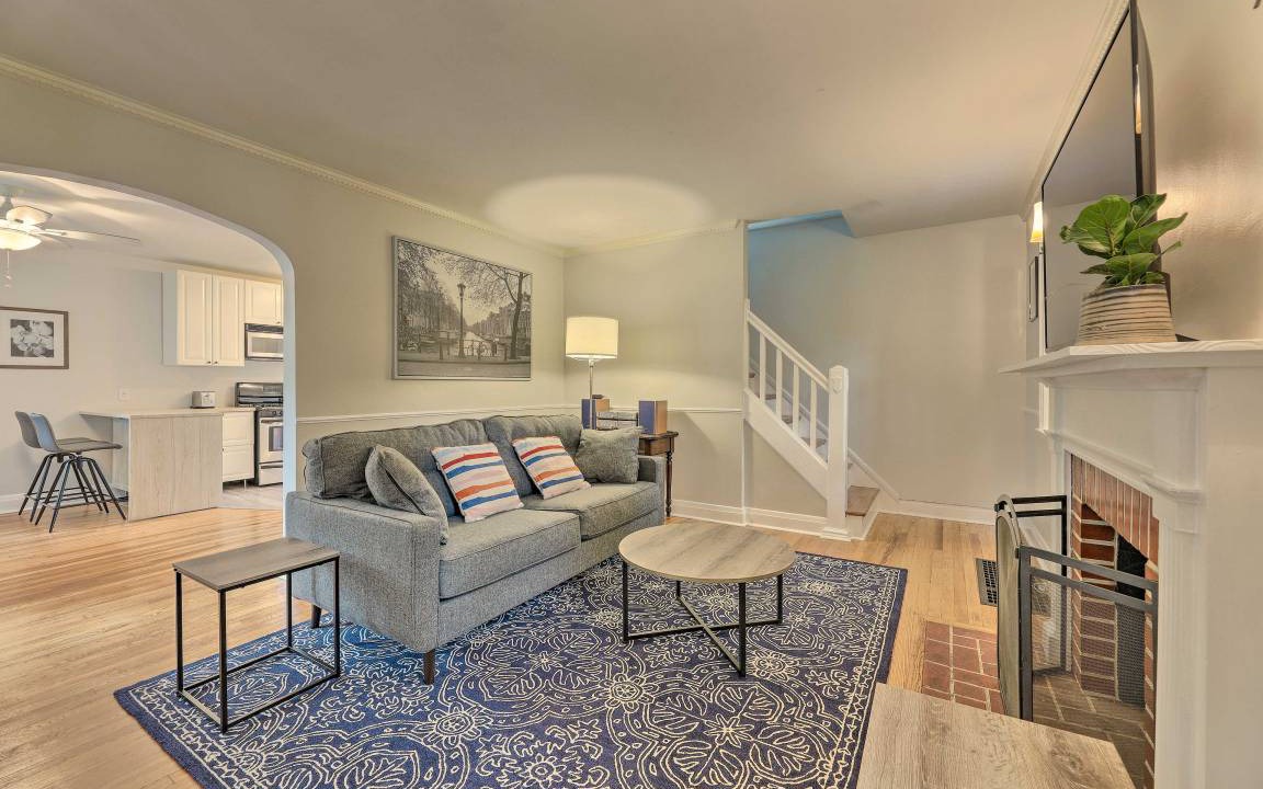 Photo of Livingroom in Roselawn Finance