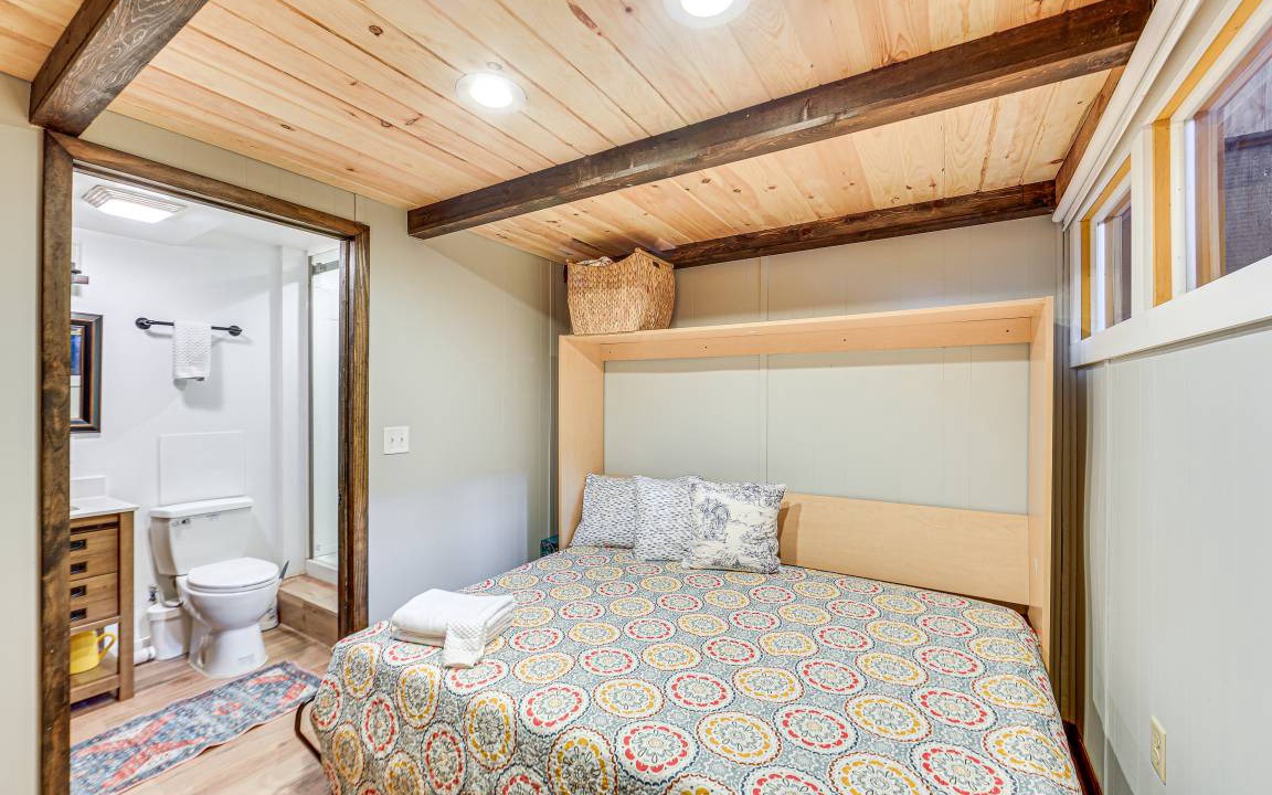 Photo of Bedroom in Alpine Lake