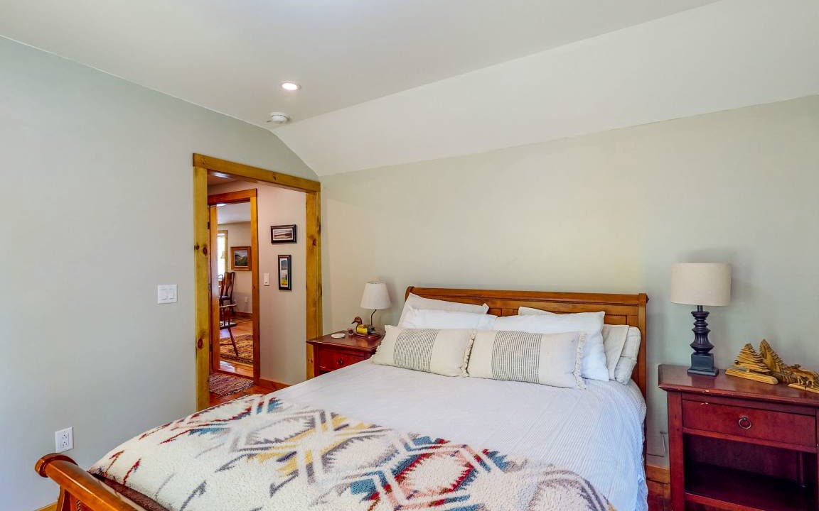 Photo of Bedroom in Roxbury