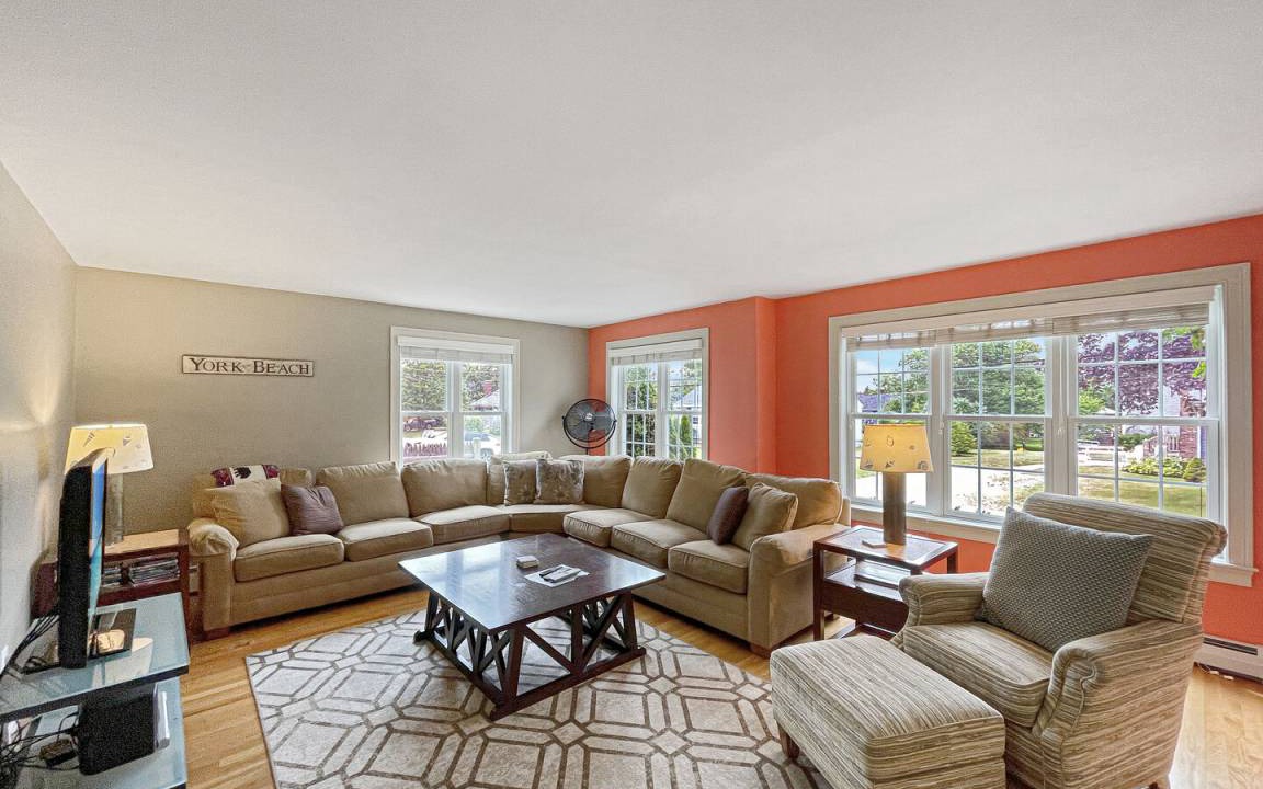 Photo of Livingroom in York Beach
