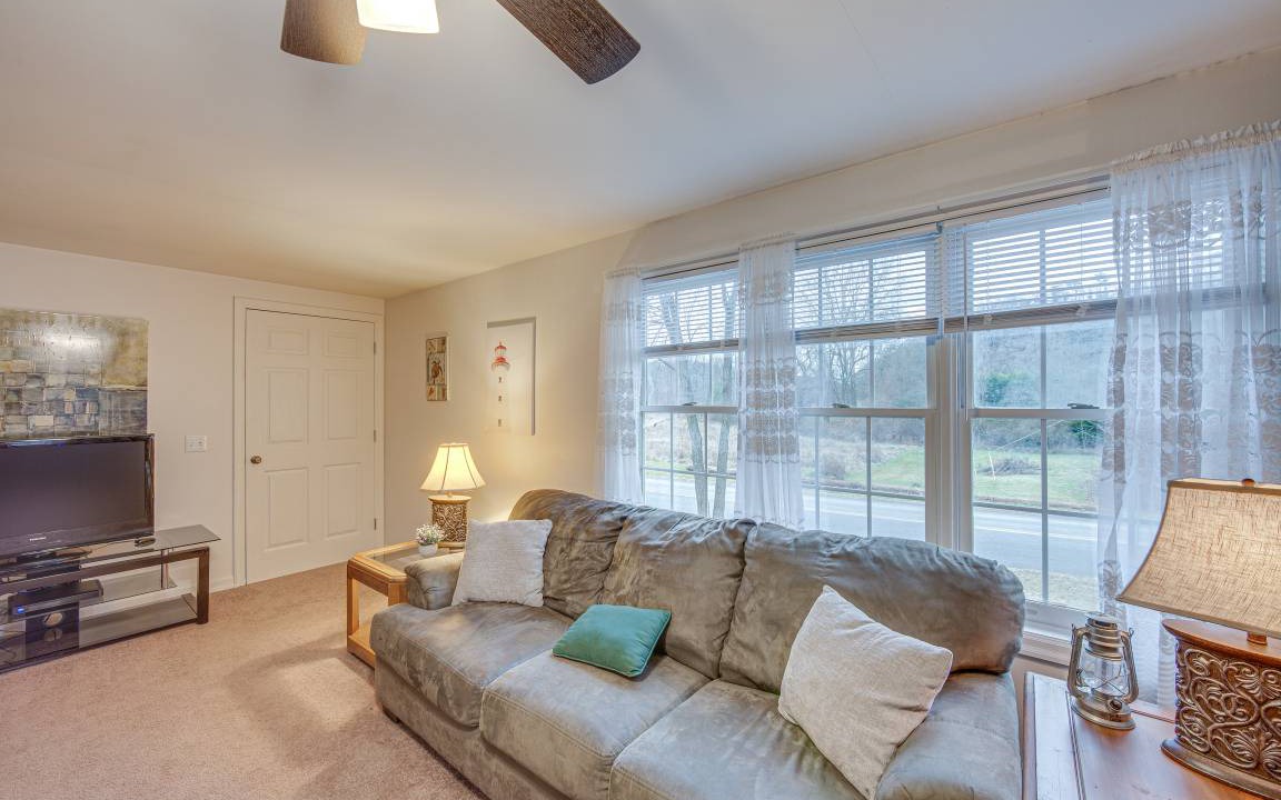Photo of Livingroom in Mount Pleasant Mills