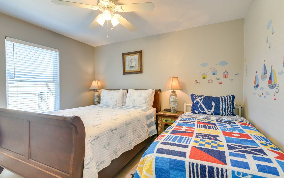 Photo of Bedroom in Pirates Beach