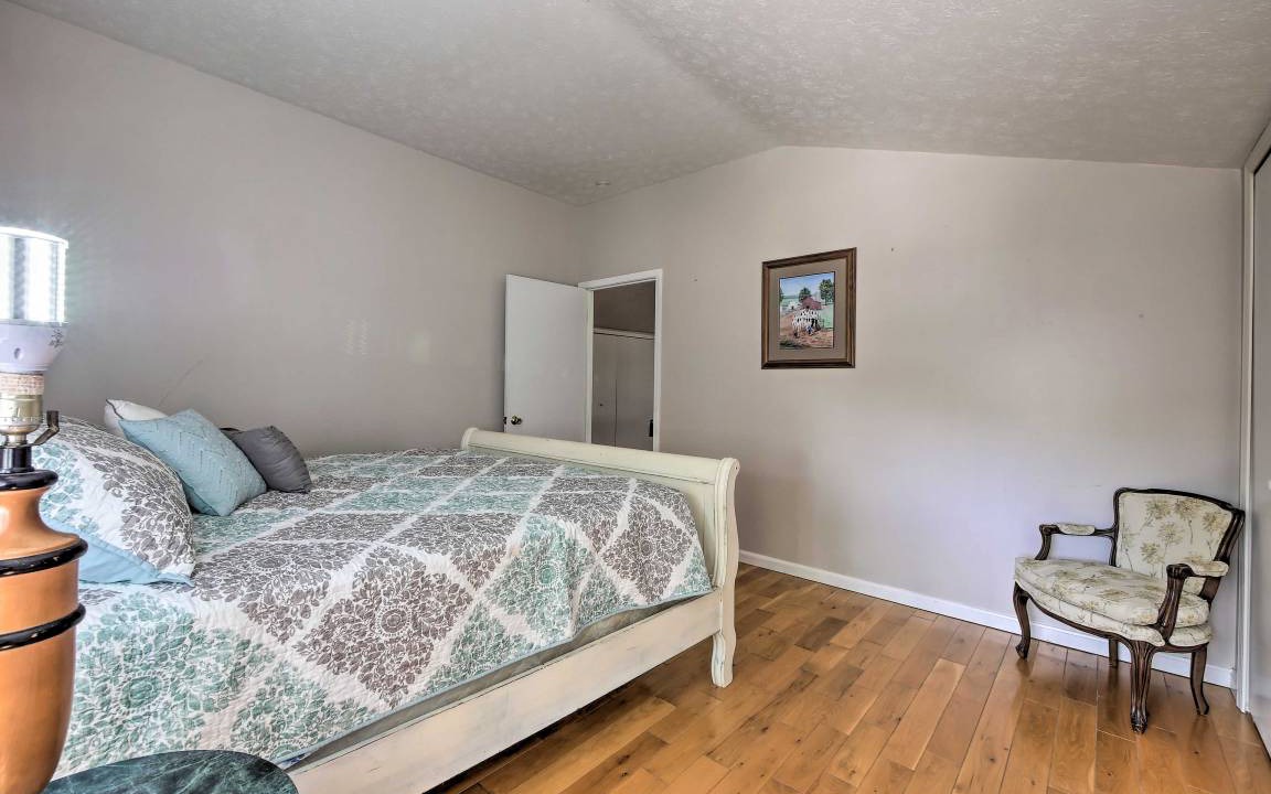 Photo of Bedroom in Huntsburg