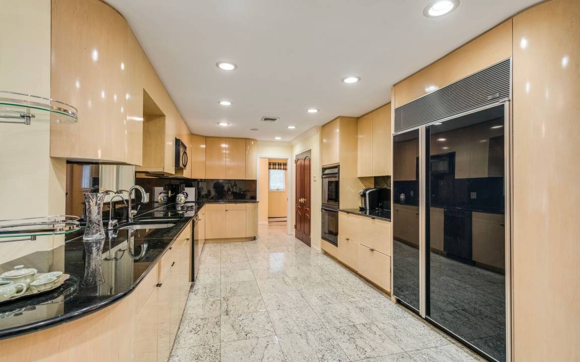Photo of Kitchen in Old Westbury