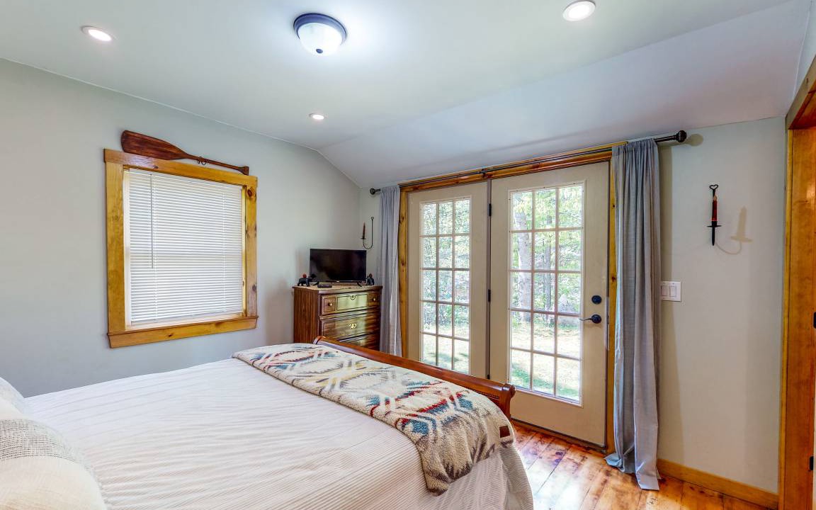 Photo of Bedroom in Roxbury