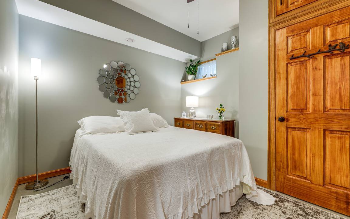 Photo of Bedroom in Orange