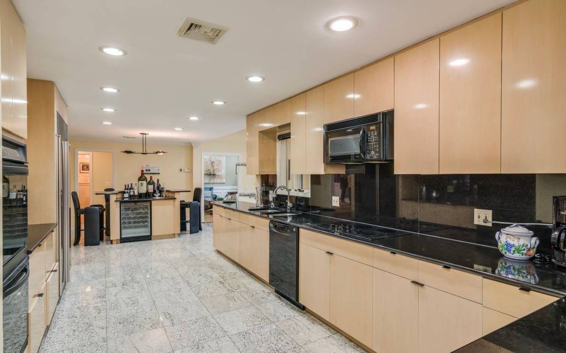 Photo of Kitchen in Old Westbury