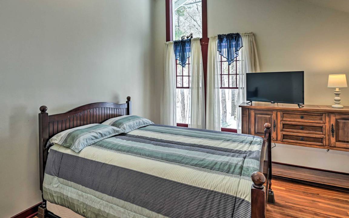Photo of Bedroom in Otter Lake