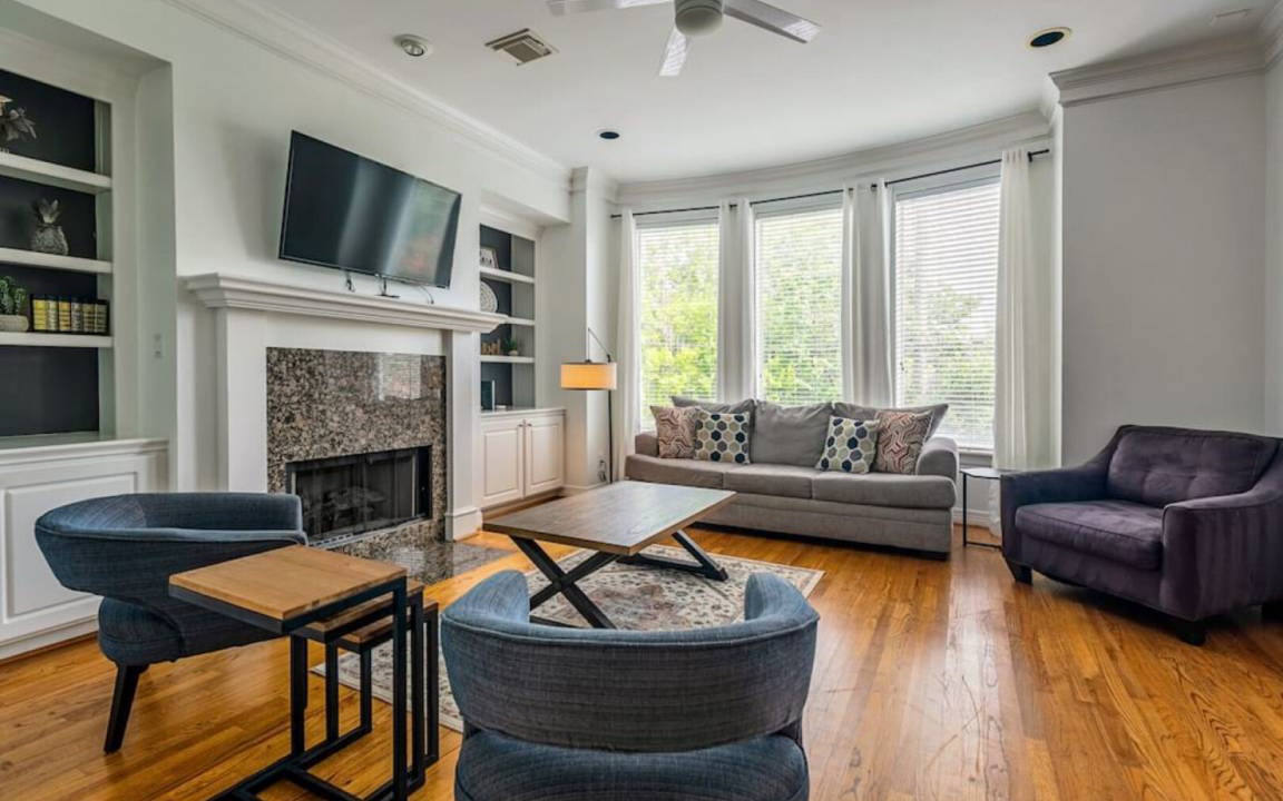 Photo of Livingroom in Neartown