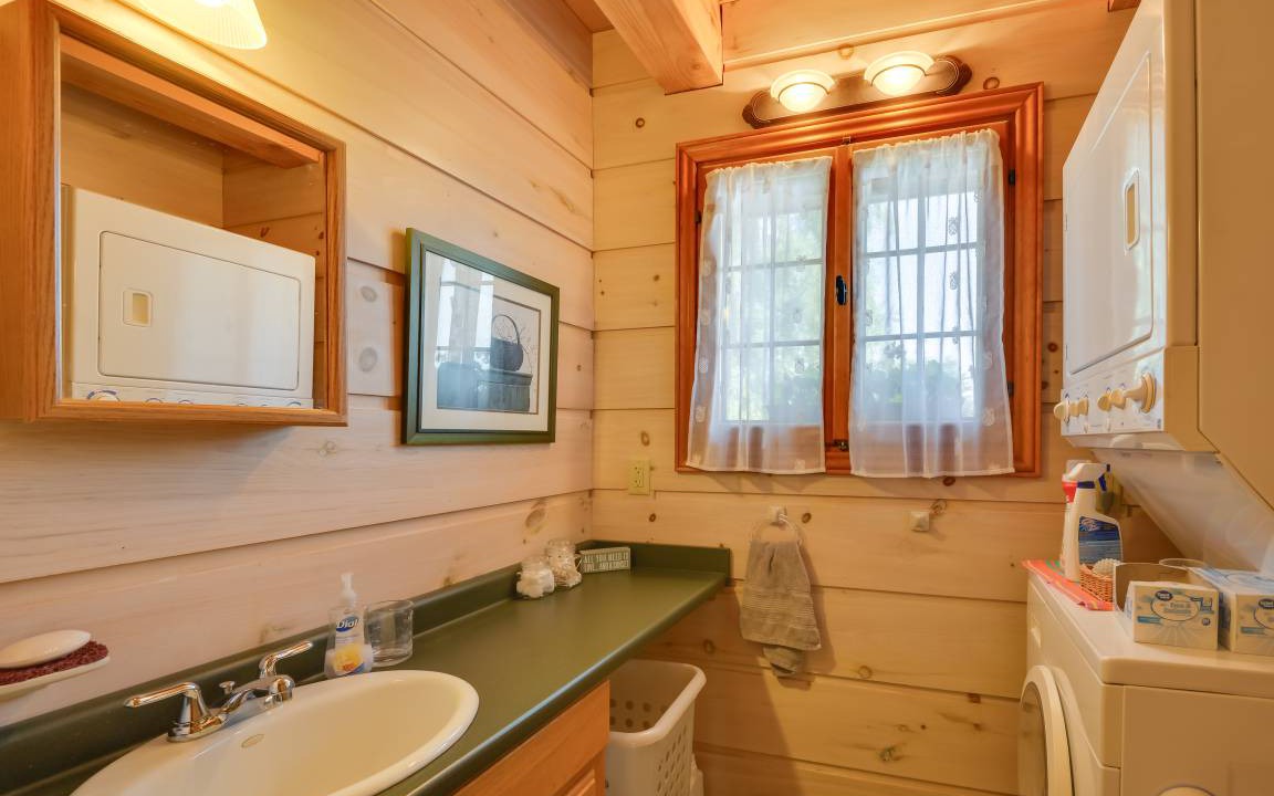 Photo of Bathroom in Fishers Landing