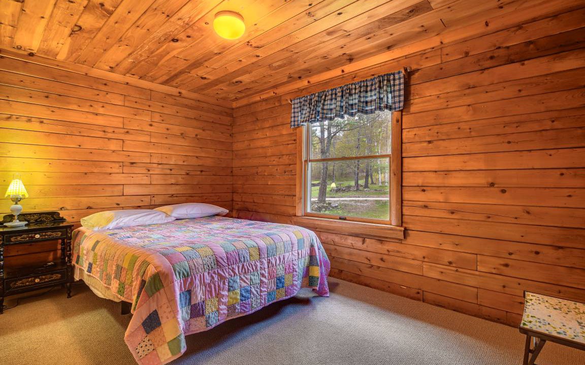 Photo of Bedroom in Lovell