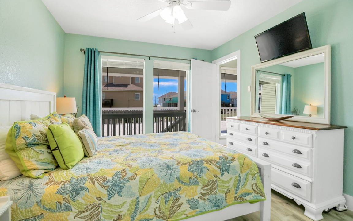 Photo of Bedroom in Crystal Beach