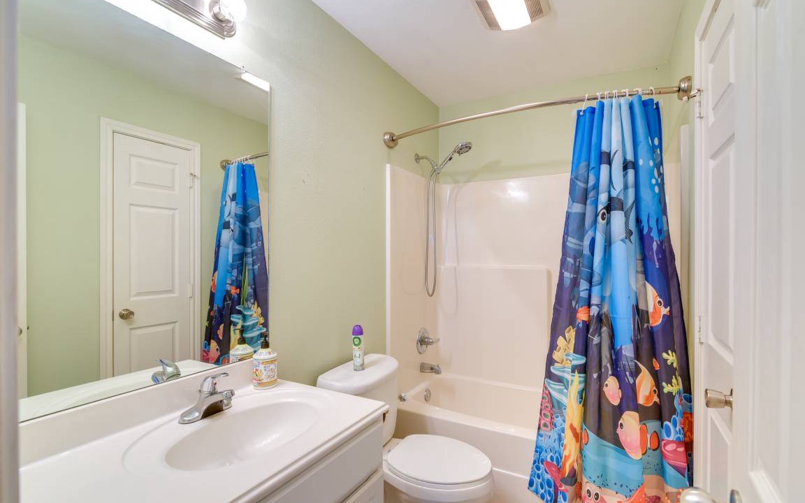 Photo of Bathroom in Pirates Beach