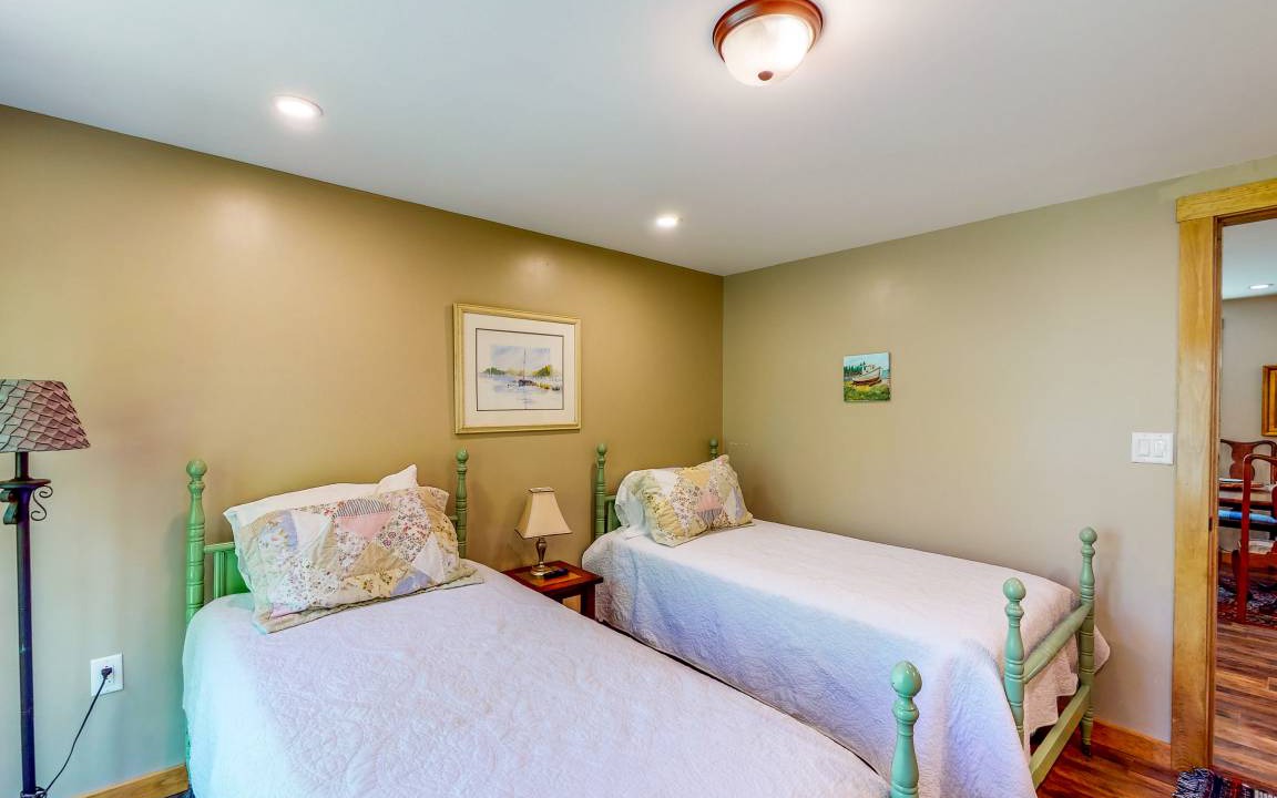 Photo of Bedroom in Roxbury