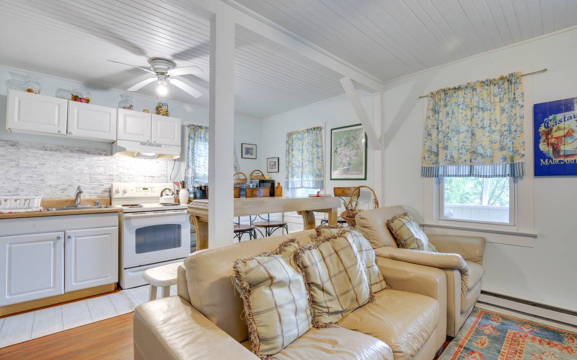 Photo of Livingroom in Danbury