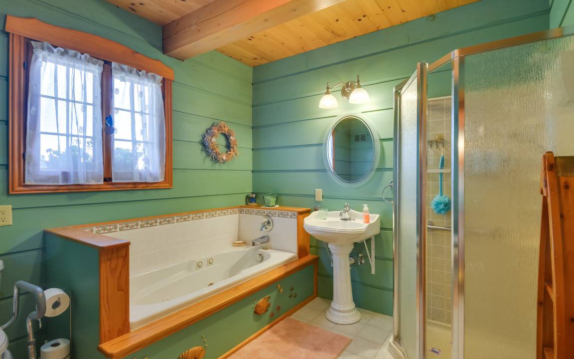 Photo of Bathroom in Fishers Landing