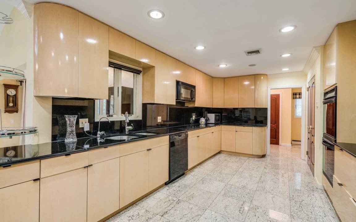 Photo of Kitchen in Old Westbury
