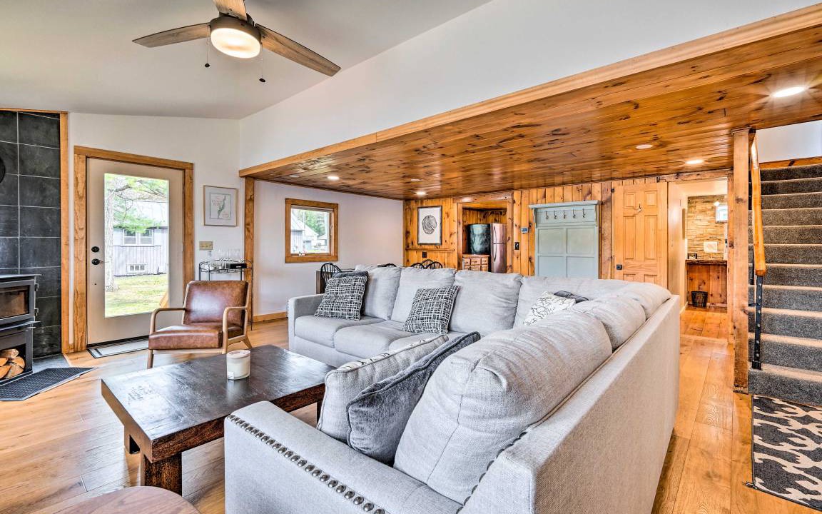 Photo of Livingroom in Hydeville