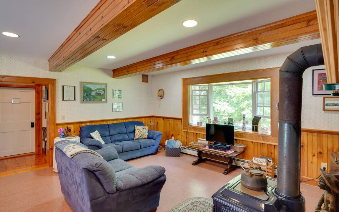 Photo of Livingroom in Hollowville
