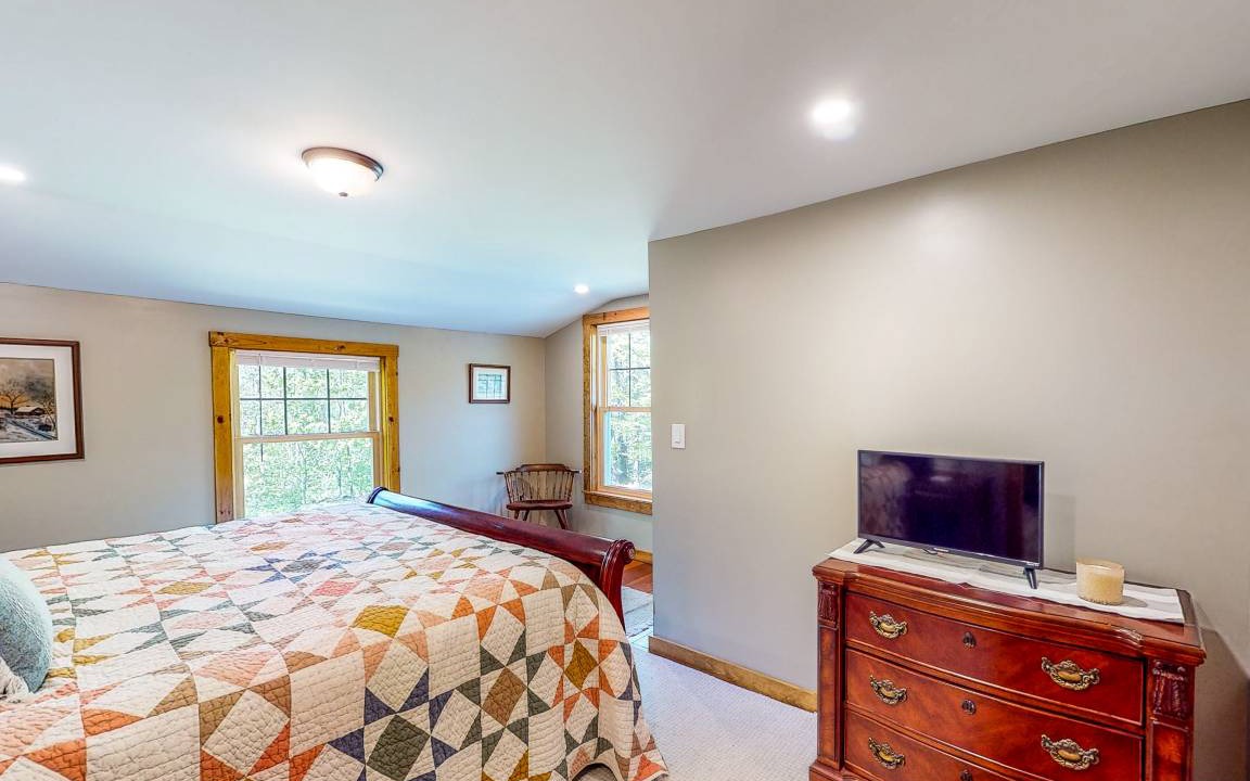 Photo of Bedroom in Roxbury