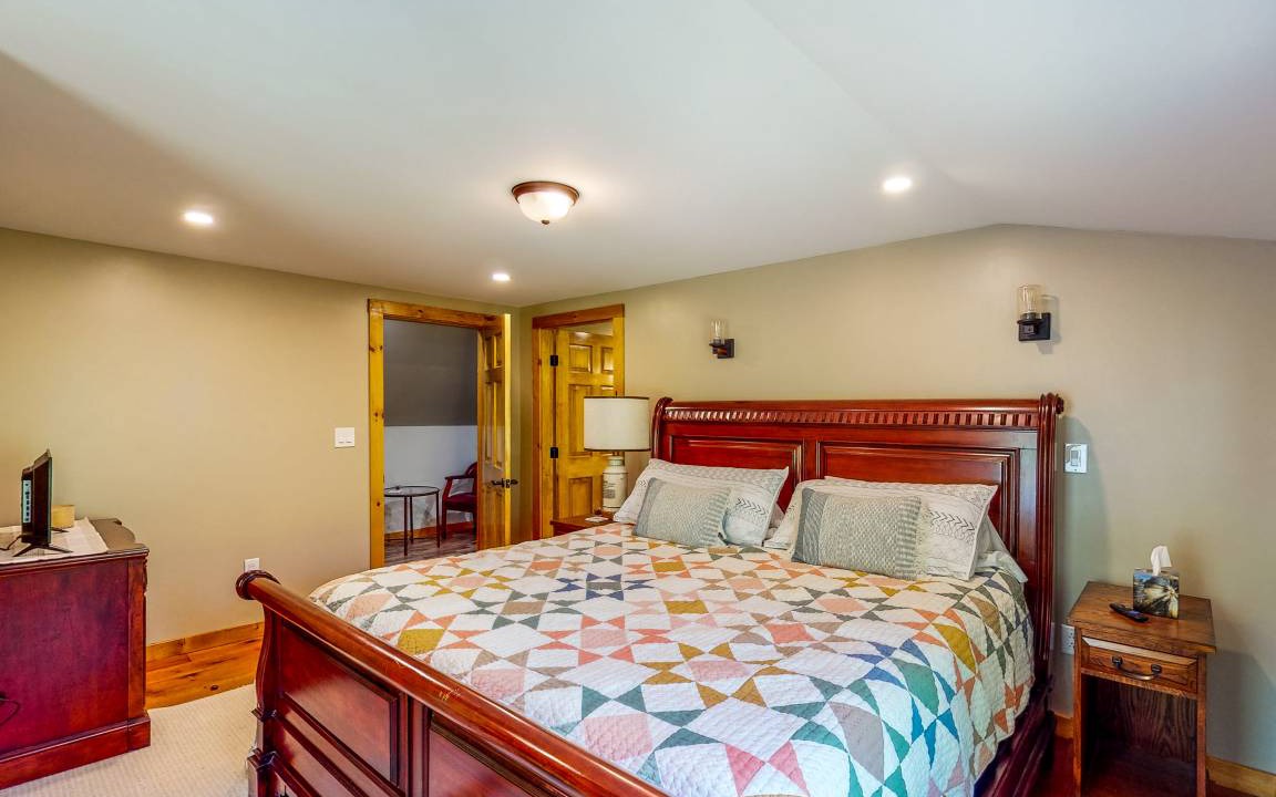 Photo of Bedroom in Roxbury
