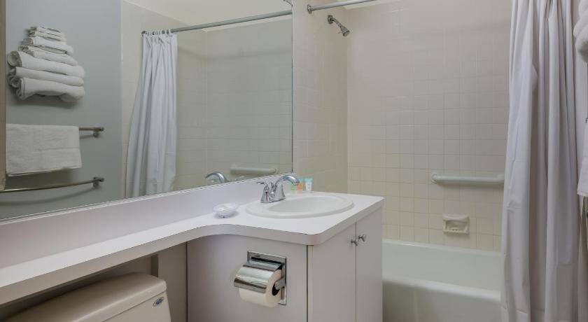 Photo of Bathroom in Merrick