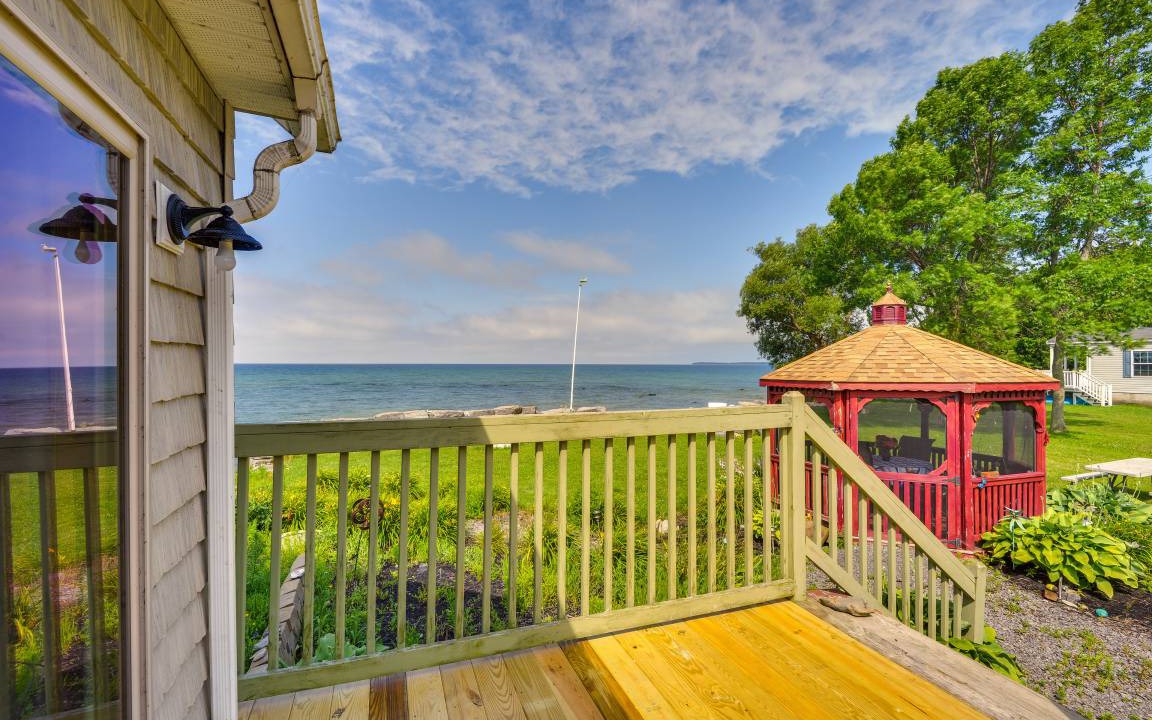 Photo of Patio Balcony in Three Mile Bay