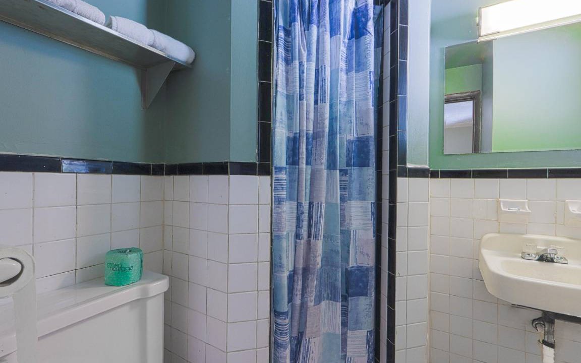 Photo of Bathroom in Blue Jay