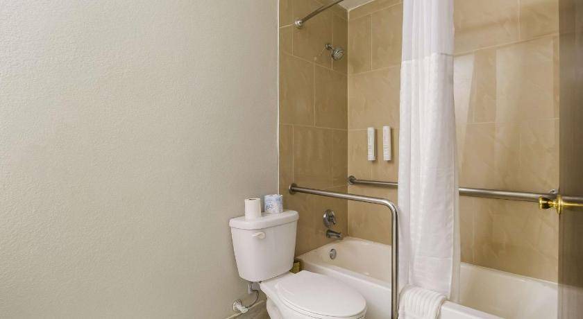 Photo of Bathroom in Lake Jackson
